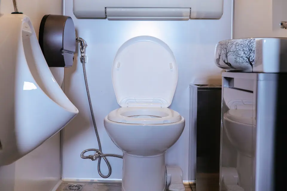 Portable Restroom Cleaning & Maintenance – Ensuring Hygiene and Safety