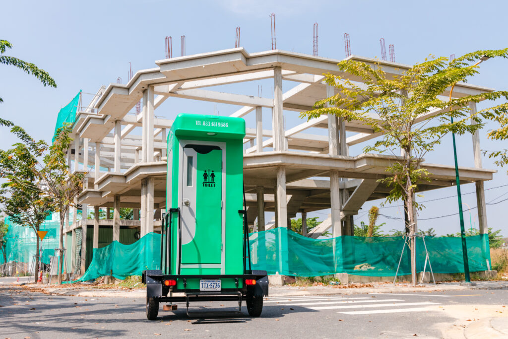 Portable restrooms with good structure and modern design will help labor productivity.