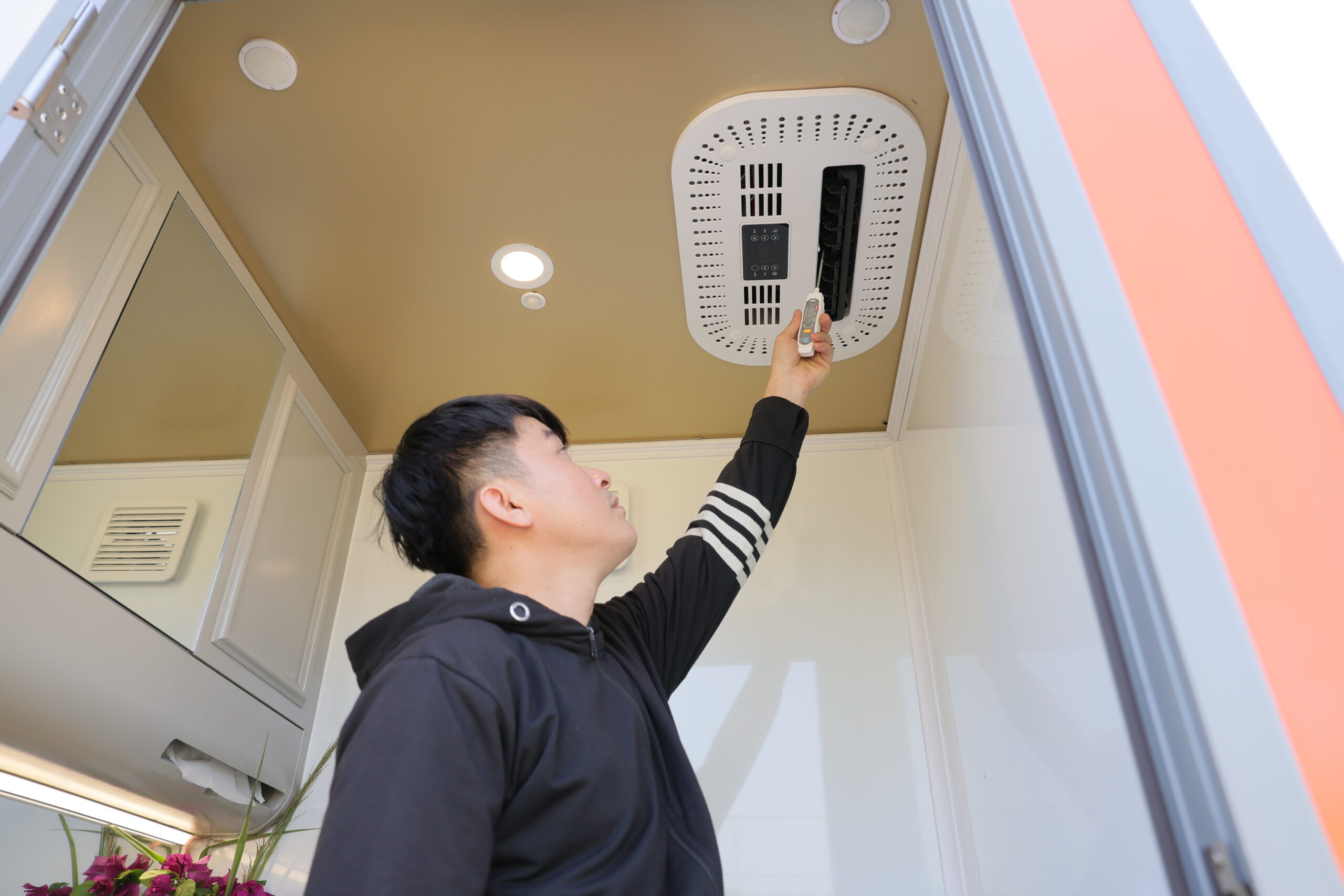 Air Conditioning and Intelligent Temperature Control in Portable Restrooms | Premium Mobile Oasis™ Model AA-1P and Model A-1P